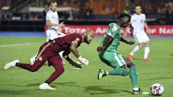 حارس عرين محاربو الصحراء يتوّج بجائزة أفضل حارس في كأس الأمم الإفريقية 2019