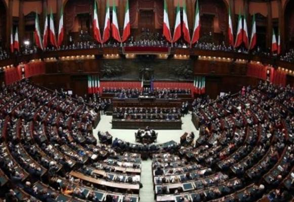 إيطاليا تلغي رسمياً معاشات البرلمانيين و وزير الداخلية يصفها بالإمتيازات السخيفة !