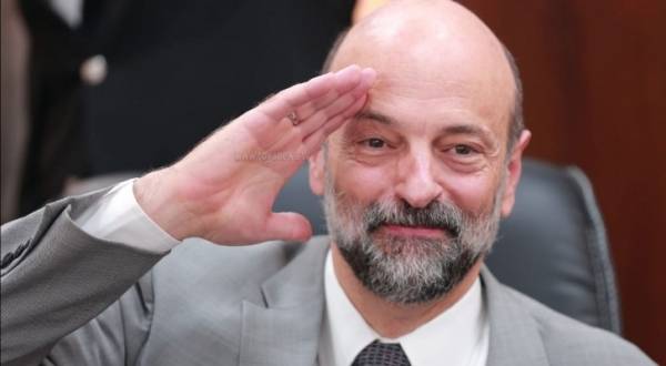 جواد العناني يبشر الشعب الأردني ..الرزاز سيبقى رئيسا لسنوات