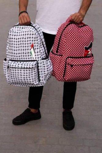 ضبط مصنع ينتج حقائب مدرسية مسيئة للنسيج الاجتماعي