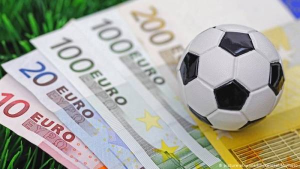 الاتحاد الأوروبي يضع كرة القدم تحت الرقابة بسبب غسيل الأموال