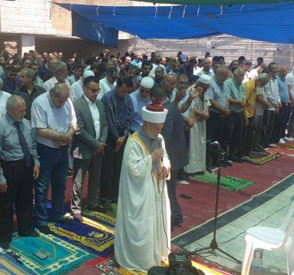 الاحتلال يمطر المتضامنين في واد الحمص بقنابل الغاز