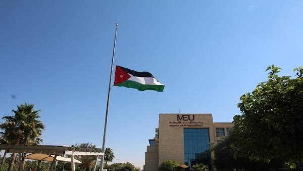 جامعة الشرق الأوسط تنكس الاعلام وتعلن الحداد على وفاة الرئيس التونسي