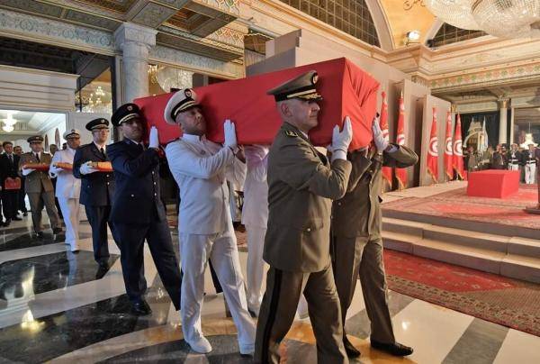 تونس تشيع جثمان رئيسها الراحل بجنازة رسمية (صور)