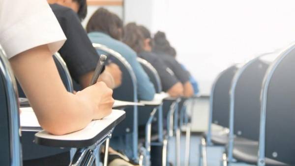 بدء امتحان تكميلي لطلبة التوجيهي