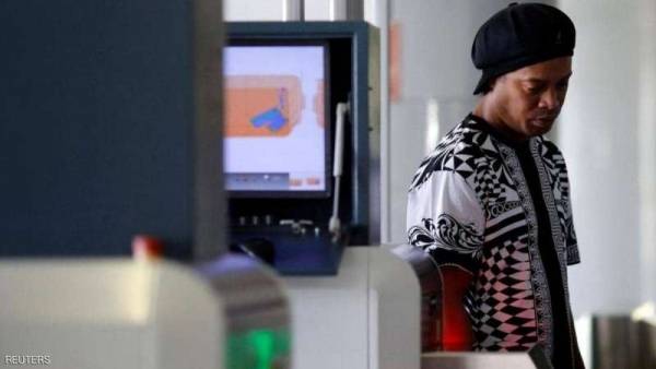 رونالدينيو في ورطة.. والسلطات تسحب جواز سفره