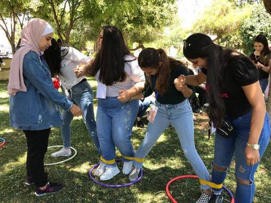 عمارة جامعة البترا تنظم ورش تدريبية مجانية لطلبة مدارس