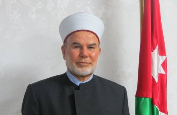 هل يفعلها قاضي القضاة ويتراجع عن إيقاف (5) موظفين انهكتهم الظروف المالية ؟!