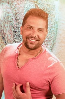 الفنان توفيق الدلو يشعل الصيف ب اغنيته الجديدة  يا نيالي 