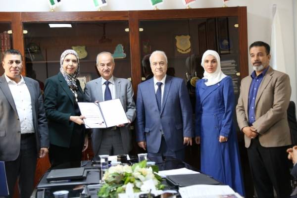 كليتي الأعمال والأداب والعلوم الإنسانية في العلوم التطبيقية الخاصة تتسلمان شهادة ضمان الجودة