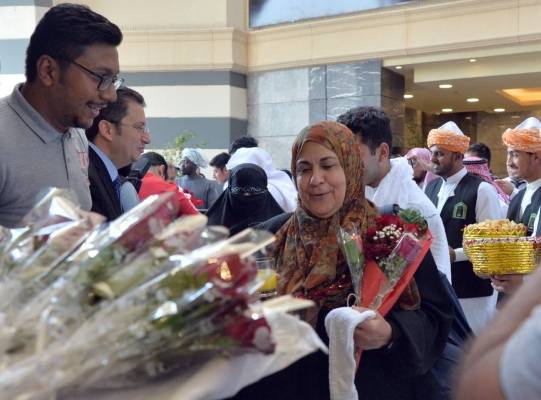 بالصور .. وصول ذوو ضحايا هجوم نيوزيلندا الإرهابي لمكة المكرمة لأداء الحج