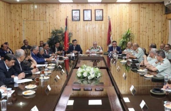 الخدمات الطبية: معاملة المتقاعدون العسكريون كالعاملين