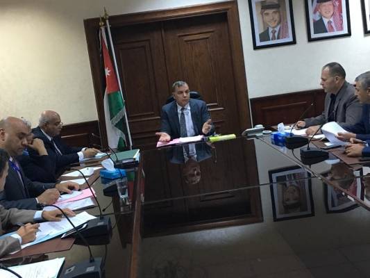 جابر وكبار المسؤولين يناقشون زيادة حوافز العاملين في الوزارة