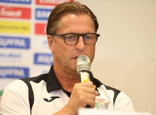 بعد الخسارة امام البحرين .. فيتال يلوم اللاعبين