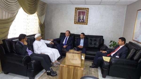 بحث سبل التعاون المشترك بين جامعة الشرق الأوسط والملحقية الثقافية العمانية