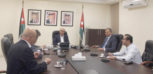 بإيعاز من الوزير الخصاونه  .. السماح لحافلات التأجير بالعمل بـالنقل السياحي !!