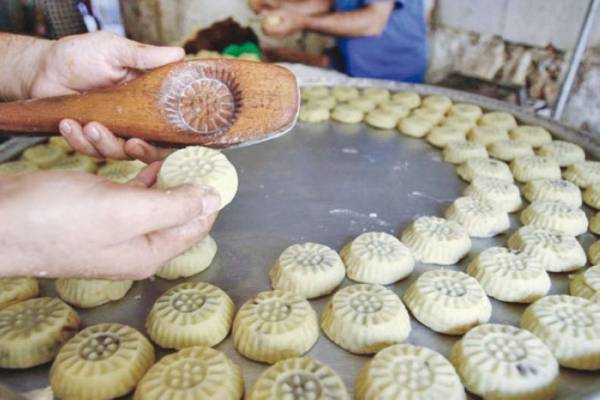 حمادة: إقبال محدود على شراء ضيافة العيد