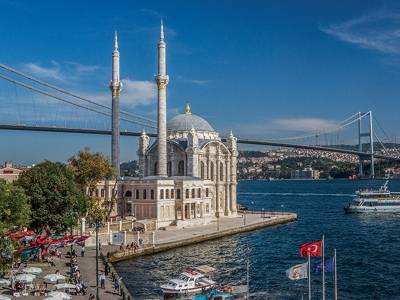 الخارجية توضح ملابسات سقوط أردنية داخل أحد فنادق اسطنبول واصابتها بالشلل