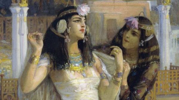 علماء اجانب يجيبون .. هل أُعيد تركيب عطر كليوباترا حقا؟