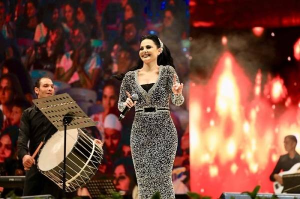 ديانا كرزون على وقع هواها الفحيصي تقدم اجمل السهرات الفنية  في مهرجان الفحيص