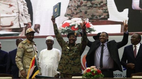 السودان يصوغ تاريخه الجديد بتوقيع وثائق الفترة الانتقالية