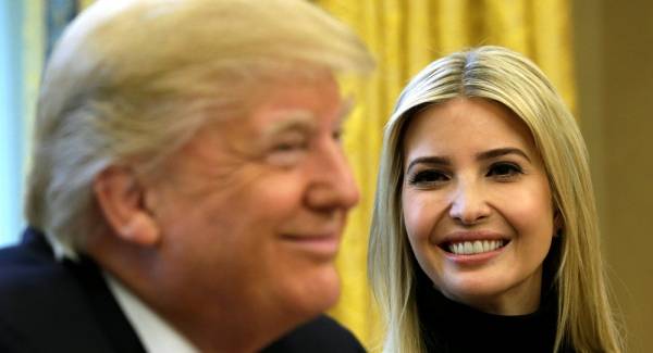 بماذا علق ترامب على صورة رومانسية ظهرت فيها ابنته إيفانكا