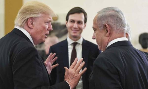 نيويورك تايمز: عملية السلام الفلسطينية الإسرائيلية أصبحت مهزلة.. خطة بدون شركاء وحركات بدون خطط