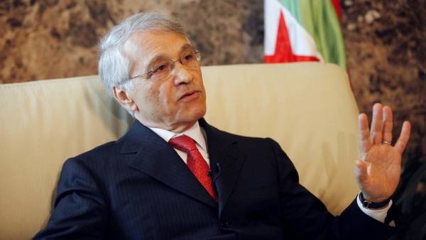 مذكرة قبض دولية بحق وزير جزائري متهم بالفساد