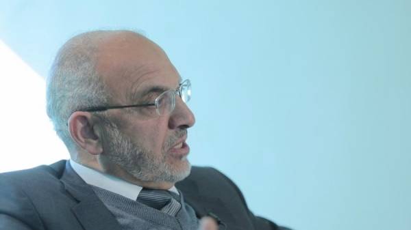 الإفراج عن النائب السابق عزام الهنيدي