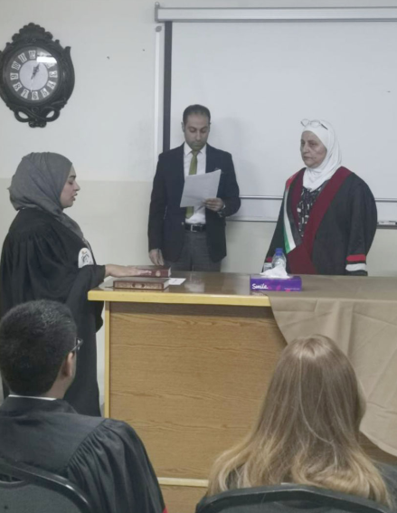 المقبولون ببرنامج دبلوم المعهد القضائي يؤدون القسم القانوني