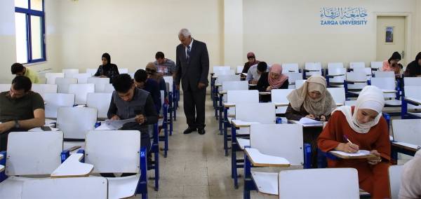 رئيس جامعة الزرقاء بالوكالة يتفقد قاعات الامتحانات النهائية
