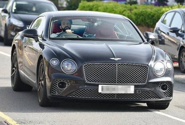 تعرف على أسطول سيارات محمد صلاح الفاخرة