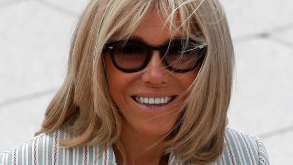 بريجيت ماكرون تخطف الأنظار بأزياء باهظة على هامش قمة G7 .. (شاهد الصور)