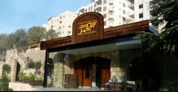 من الطعام الى البنزين .. ما هي قصة تحويل مطعم بيت عمر الى كازية ؟!