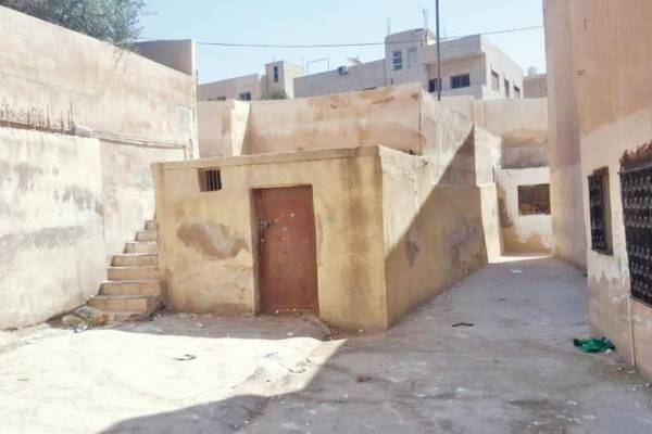 مدرسة في طبربور ينبكي عليها فهي من إرث الزمن الصالح