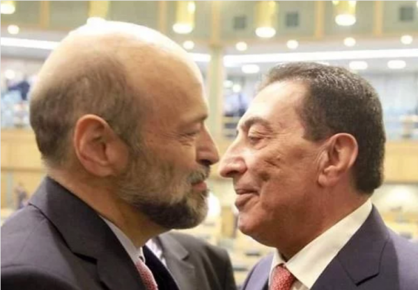 الرزاز يلمح لبقاء الحكومة والنواب حتى نهاية العام