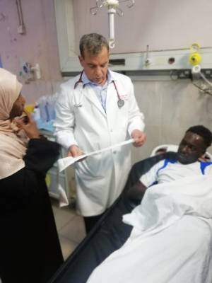 بالصور .. وزير الصحة سعد جابر طبيب طوارئ