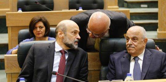 رسمياً .. تقديم مذكرة نيابية لحجب الثقة عن حكومة الزراز