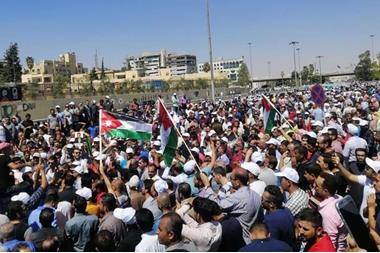 الوسط الإسلامي يدعو الى حوار مباشر مع المعلمين