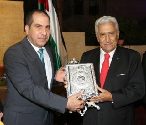 بالصور ... دولة الدكتور عبدالله النسور يرعي حفل نيفرتيتي الثاني عشر لتكريم  اوائل التوجيهي في قرية النخيل