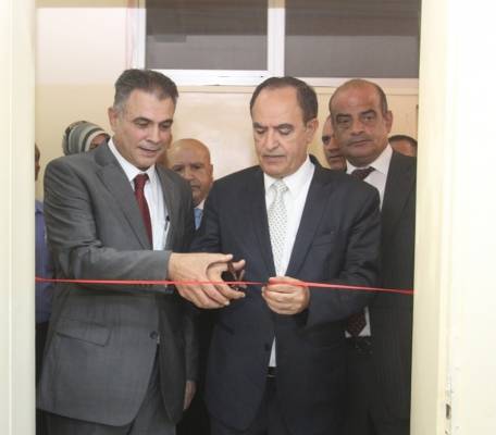 الصرايره يفتتح مختبر تكنولوجيا الصناعات الكيماوية في كلية الكرك الجامعية