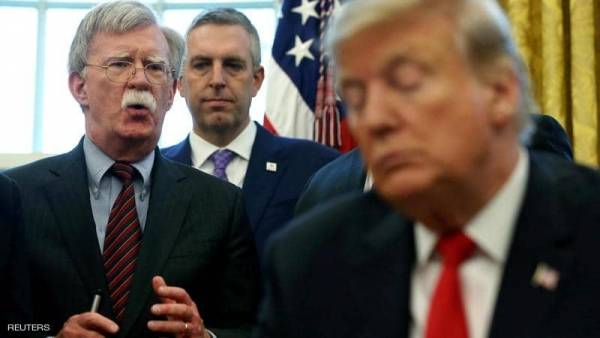 رحيل كبير الصقور.. لماذا أطاح ترامب بولتون من منصبه؟