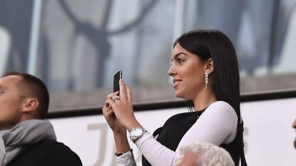 صديقة رونالدو تنشر فيديو طريفا لاحتفال أولادهما بأهداف الدون