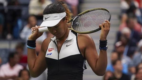 تراجع المستوى يدفع أوساكا للتخلي عن ثاني مدربيها خلال عام واحد