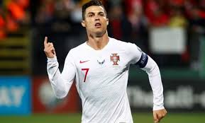 أول تعليق لـ علي دائي على اقتراب رونالدو من تحطيم رقمه