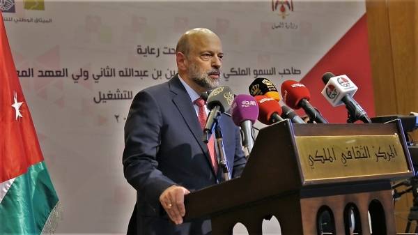 الرزاز: الحكومة ستعلن قريباً عدداً من الإجراءات التي ستسهم في تحفيز النمو المشغل للقطاع الخاص.