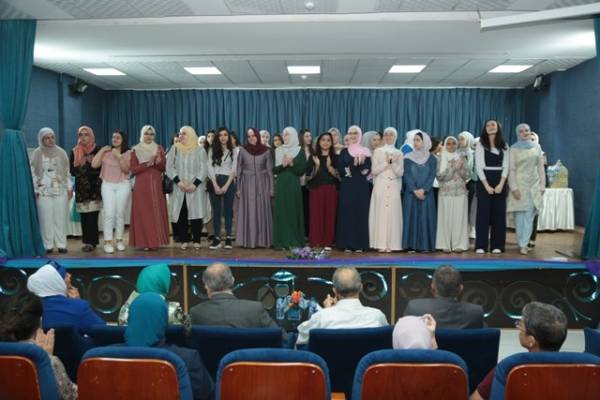 مدارس النظم الحديثة تكرم أوائل الثانوية العامة من طالبات الفوج الرابع عشر
