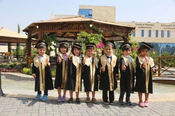 حضانة جامعة البترا تنظم حفل تخريج لأطفال الأمهات العاملات