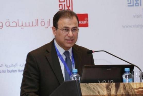  عيسى قموة  يحصل على المرتبة الاولى في جائزة الملك للتميز..ووزارة السياحة تكافئه بانهاء خدماته