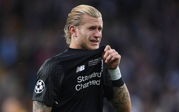 بالفيديو...حارس ليفربول السابق يرتكب خطأ كارثيًا في الدوري الأوروبي